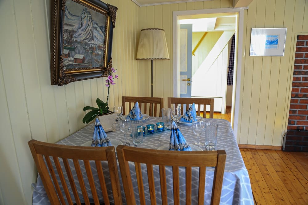 Dining table Borgerstua
